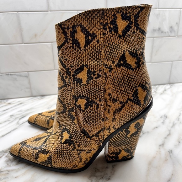 STEVE Madden Women's Rarely Western Leather Booties - Picture 3 of 11